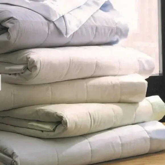 1221 BEDDING - Oversized Down Blanket - Queen - White - 104" W X 94" L X 1" H - Picture 2 of 3